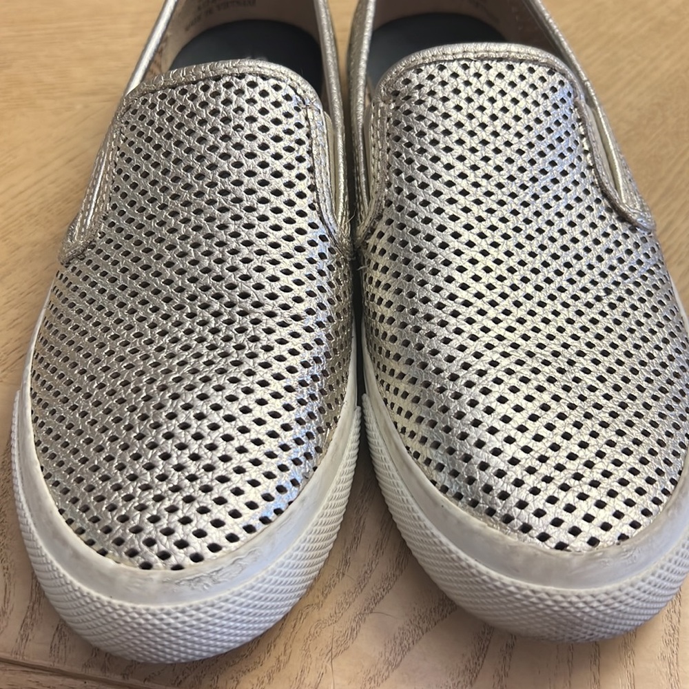 SPERRY Top-Sider. Flat casual loafers size 9.5 MED. Gold metallic finish.
